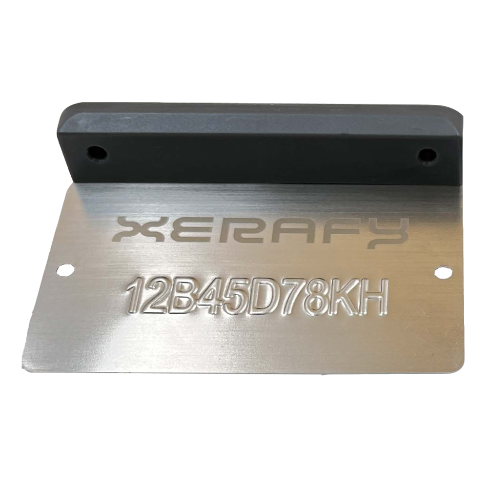 Xerafy XPLATE – Inteligentny tag RFID z metalową tabliczką znamionową Xerafy XPLATE – Inteligentny tag RFID z metalową tabliczką znamionową